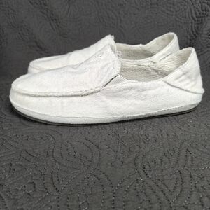 Olukai Nohea Hulu  Lightweight Sneaker White Fuzzy Slip On Loafer Women's Size 8